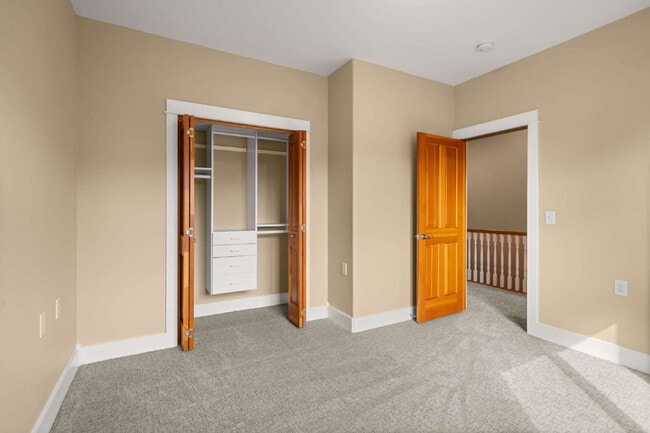 Building Photo - 913 Plum Ridge Dr