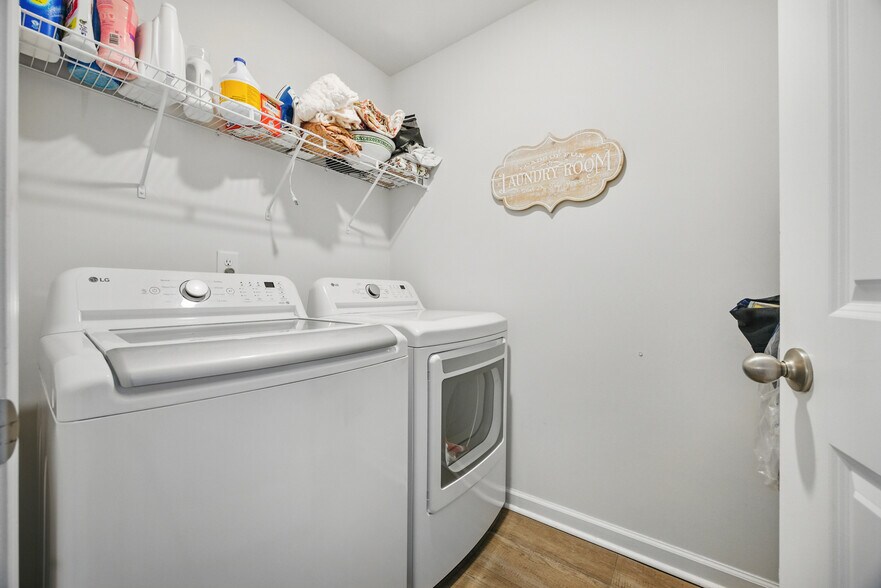 Building Photo - 580 Talisman Trl