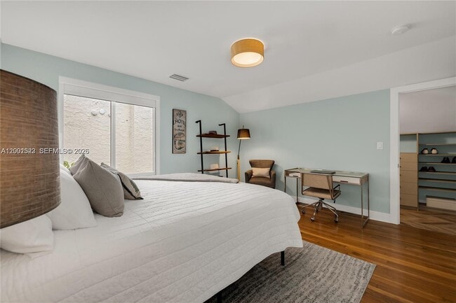 Building Photo - 320 NE 88th St