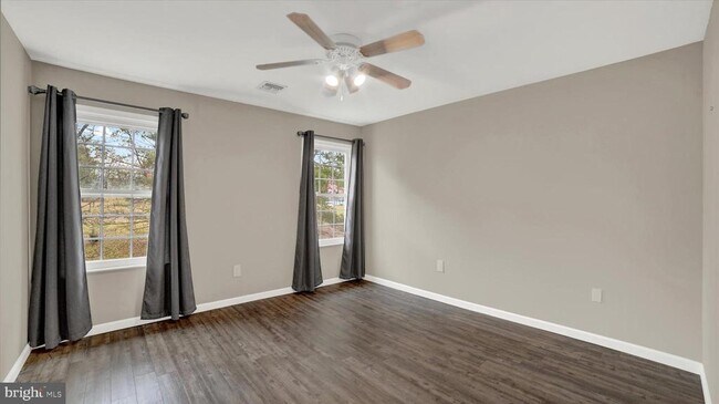 Building Photo - 221 Allem Ln