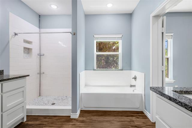 Building Photo - 652 River Garden Dr