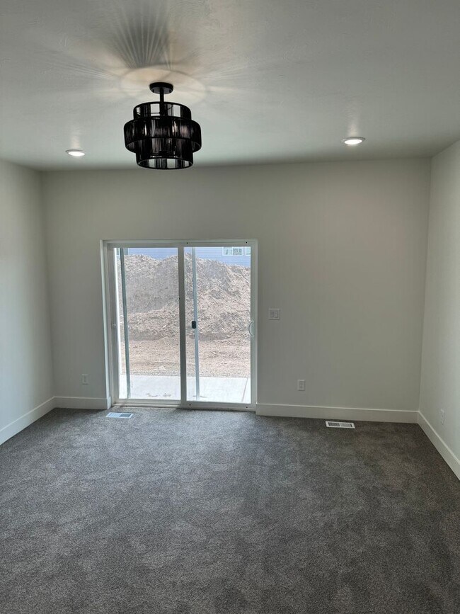 Building Photo - TWIN HOME FOR RENT IN SUGAR CITY - 3 BEDROOMS 2 FULL BATHROOMS