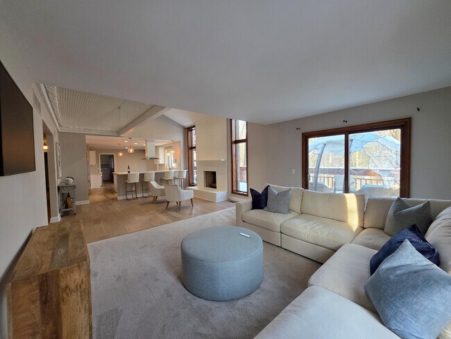 Building Photo - 3427 E Dobson Pl