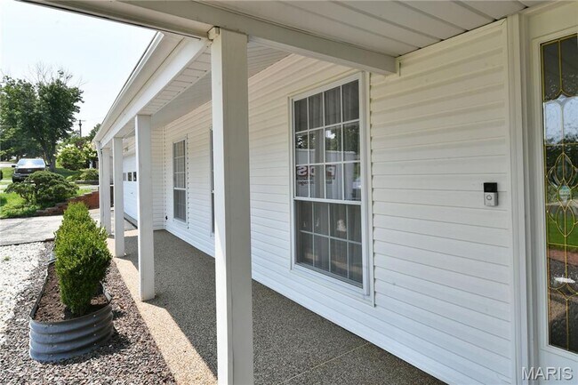 Building Photo - 965 Orchard Lakes Dr
