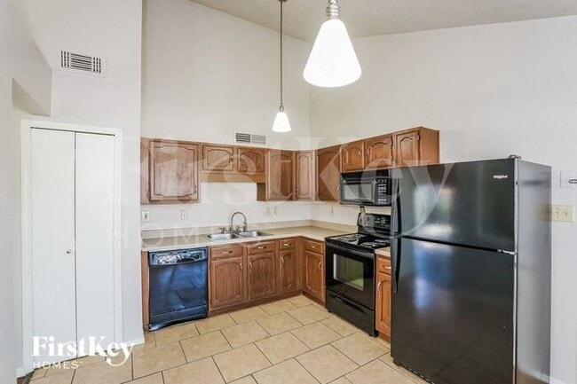 Building Photo - 2404 Busch Dr