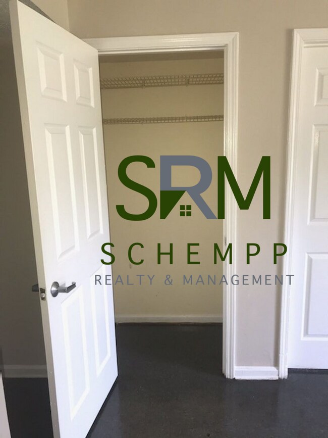 Building Photo - First floor 1 bedroom in West Louisville! Section 8 Accepted