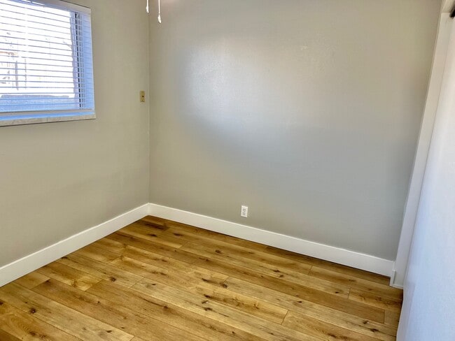 Building Photo - 342 W 4 plex