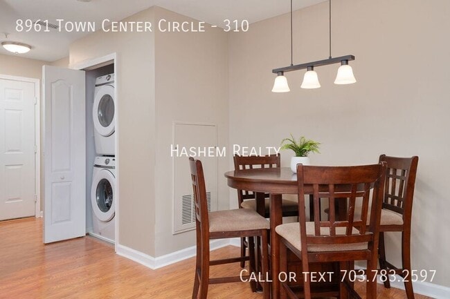 Building Photo - 8961 Town Center Cir