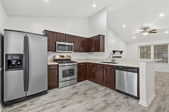 Building Photo - 1411 Gracy Farms Ln