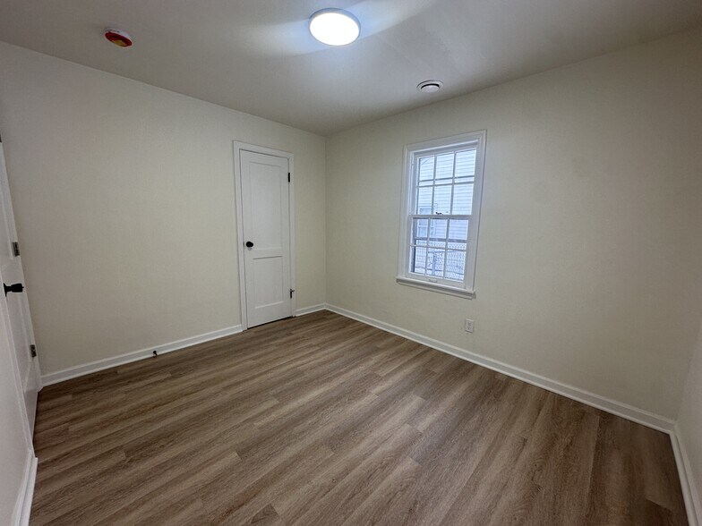 Building Photo - 2905 Mitchell Pl