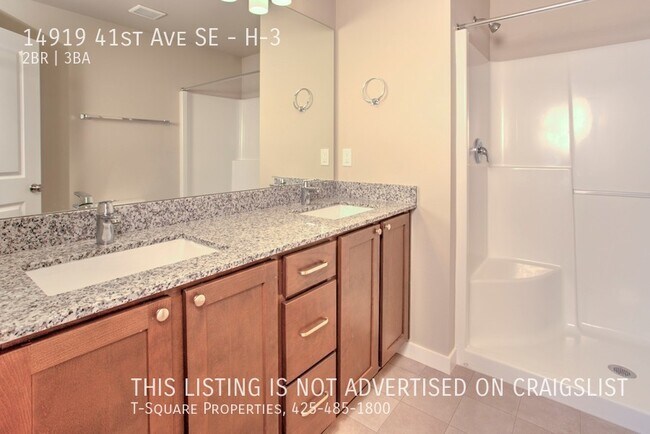 Building Photo - Double Master Bedrooms and a HUGE Bonus Ro...