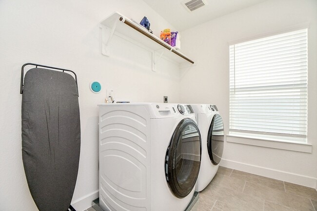 Building Photo - 2210 Via Laura Ln