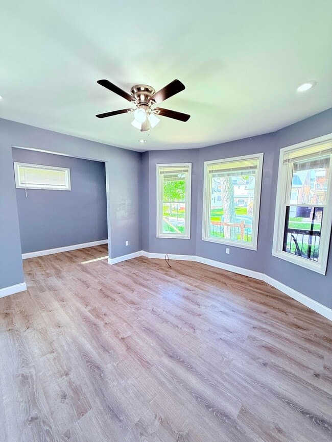 Building Photo - 3 Bed, 1 Bath Home with Modern Amenities / Vouchers Accepted / Available Now!