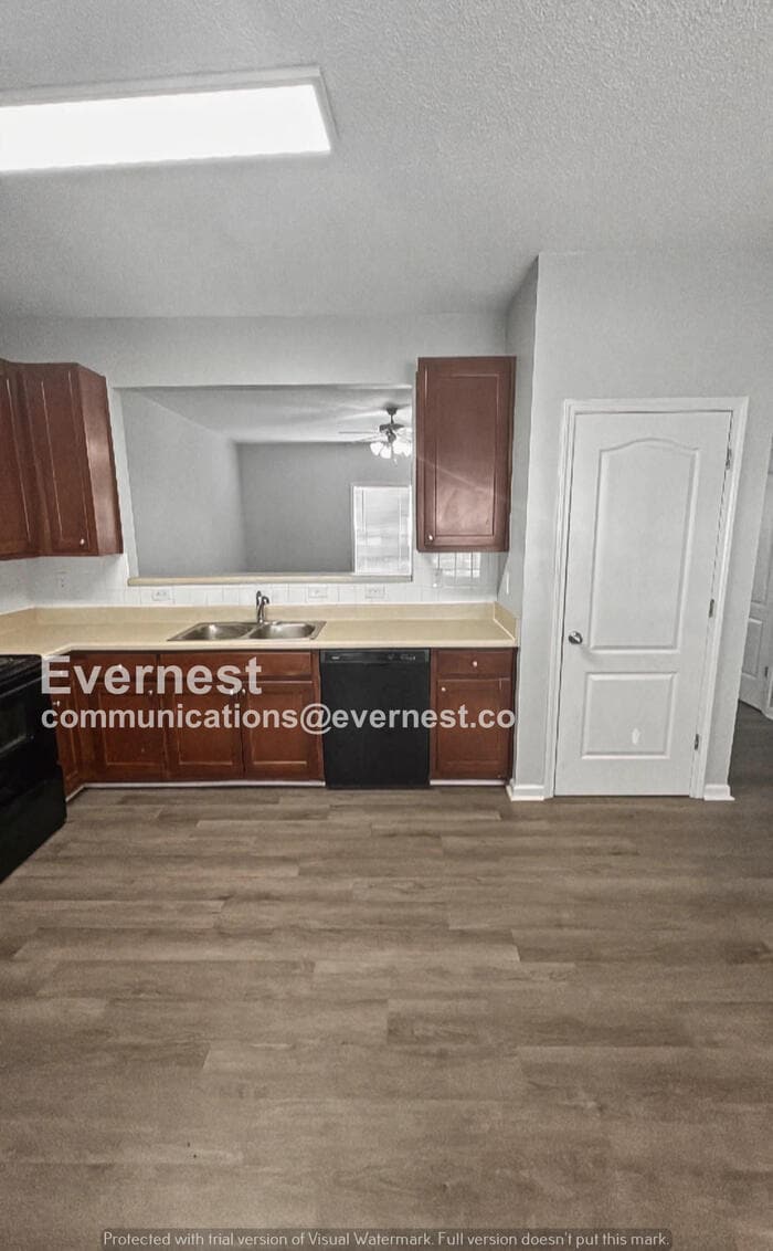 Building Photo - 8615 Thomas Ln