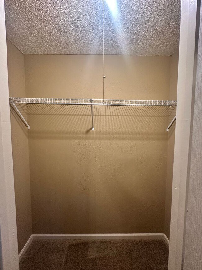 Building Photo - 2BD/1.5B Apartment in Adel