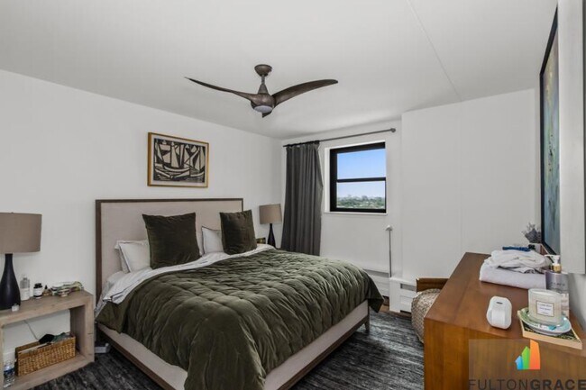 Building Photo - 3 bedroom in Chicago IL 60660
