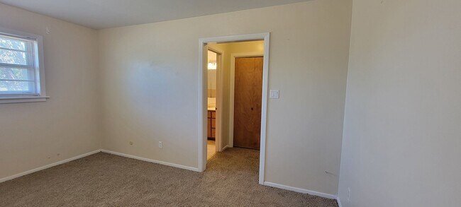 Building Photo - LARGE BRICK HOME CORNER LOT