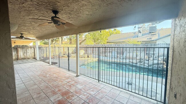 Building Photo - 3-bedroom, 2-bathroom home located in the ...