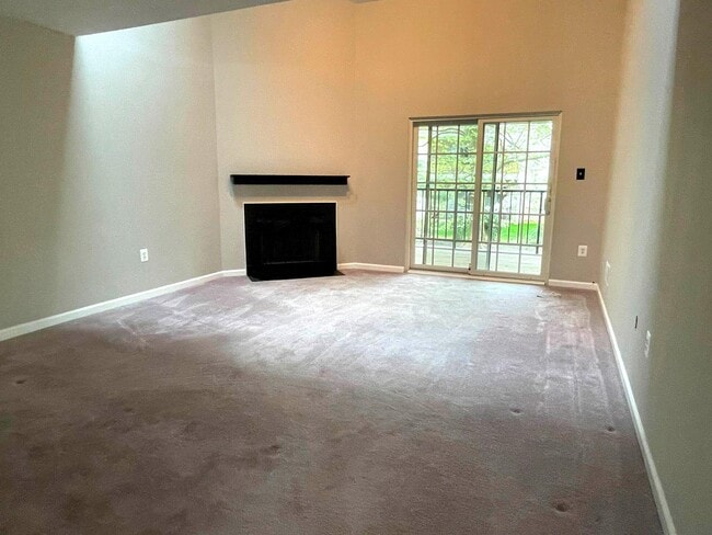 Building Photo - 218 Valley Stream Ln