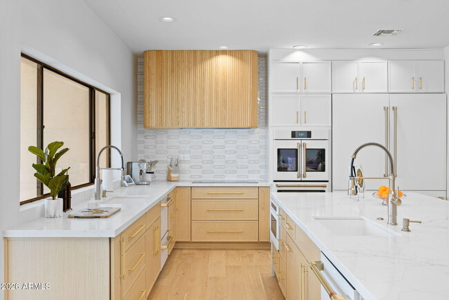 Building Photo - 10111 E Cholla St