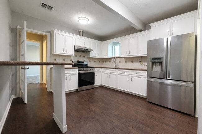 Building Photo - 8226 Harding St