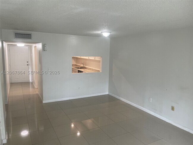 Building Photo - 10000 NW 80th Ct