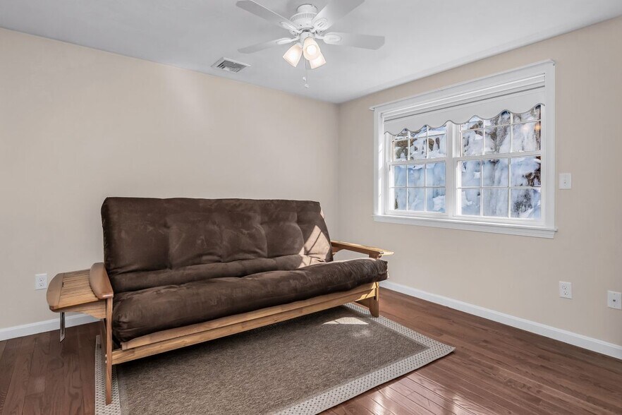 Building Photo - 6 Gedney Dr