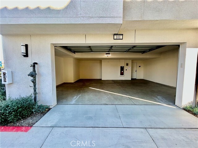 Building Photo - 6114 Valentina Wy