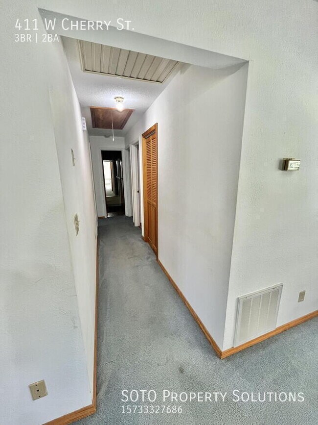 Building Photo - 411 W Cherry St