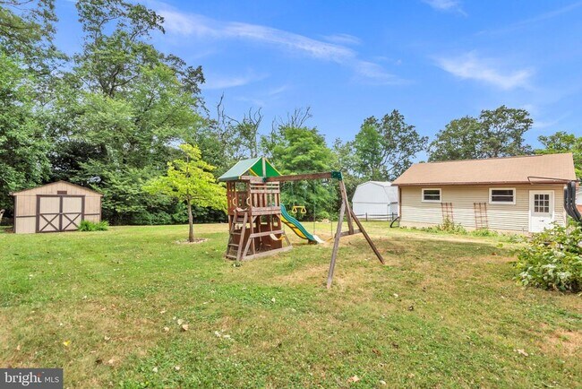 Building Photo - 644 Jasontown Rd