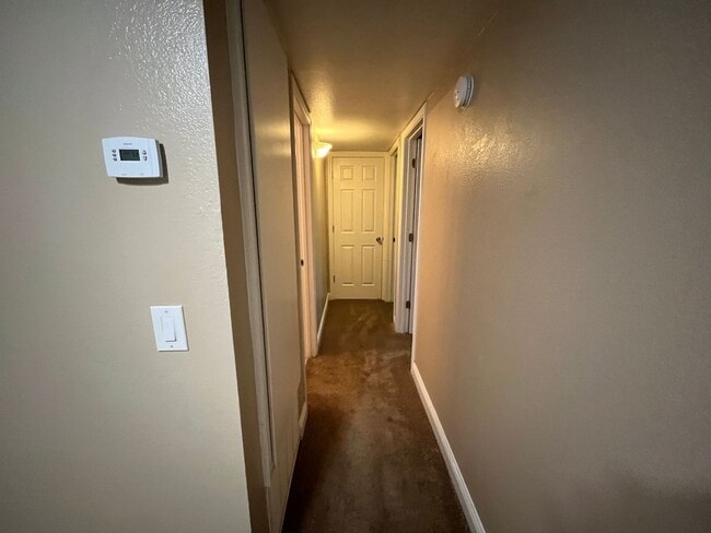 Building Photo - 2 Bedroom 1 Bathroom South Reno Condo