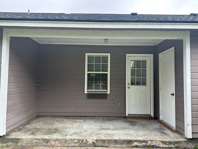 Building Photo - 6119 B Vinnie Dr