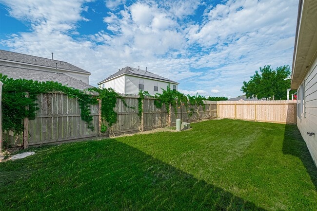 Building Photo - 12230 Hawthorne Hill Cir