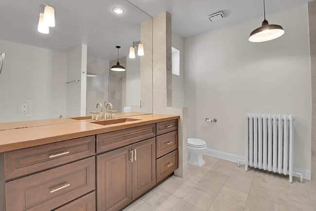 Building Photo - $4,595.95- 4 Bed, 3 Bath Home in Denver with Charming Updates!