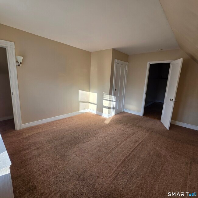 Building Photo - 142 Oakland Terrace