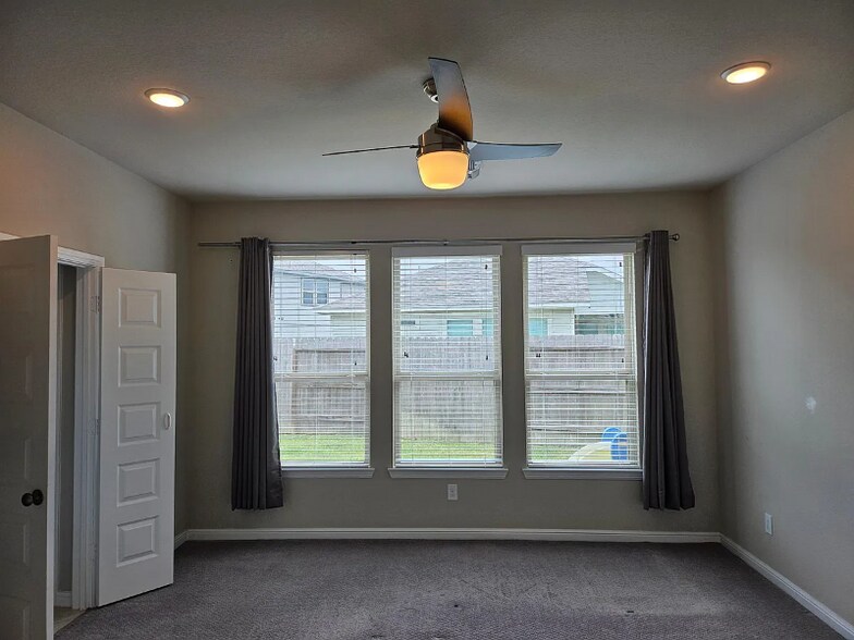 Building Photo - 7811 Tindarey Maple Trace