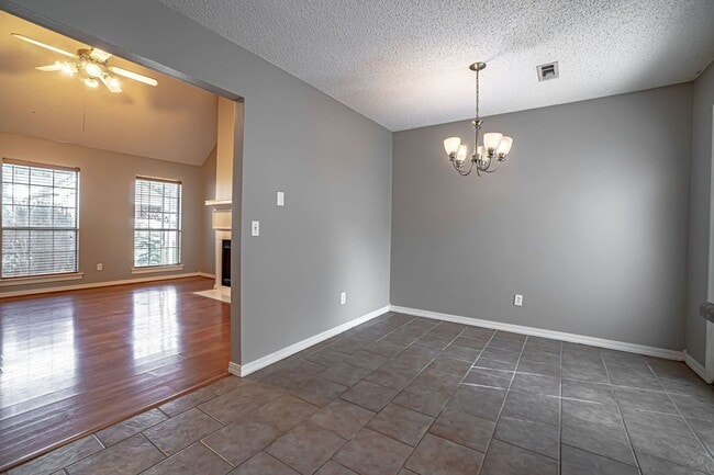 Building Photo - Quaint Family Home in  Springdale