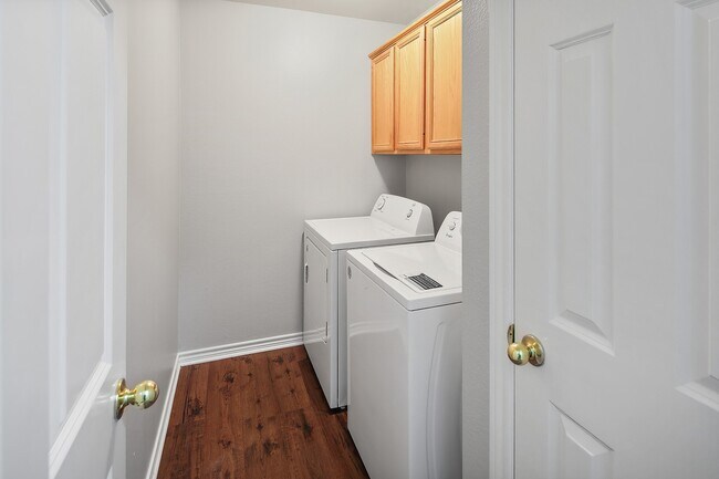 Building Photo - 2020 Legacy Ln