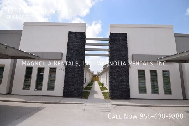 Building Photo - 1717 W Garrison Dr