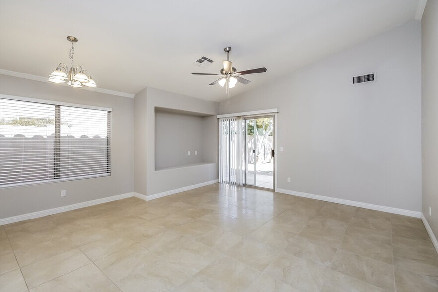 Building Photo - 1233 S Colonial Dr