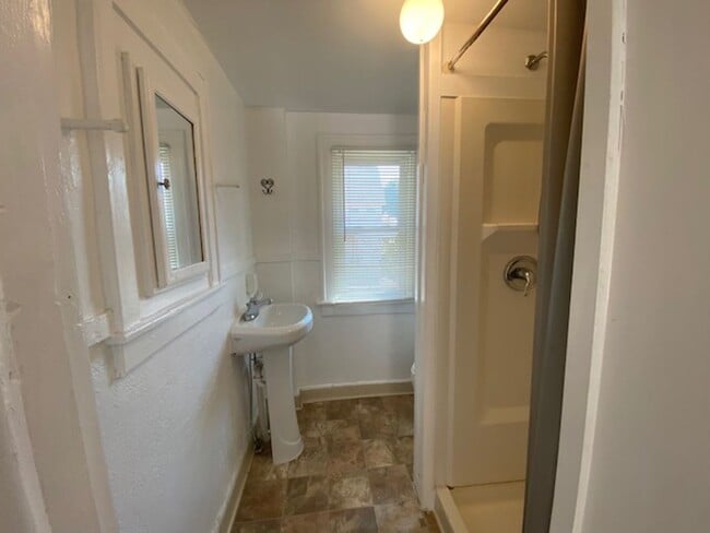 Building Photo - Welcoming 5BR/3BA with Dining Room & Laundry—Minutes to UA and Downtown