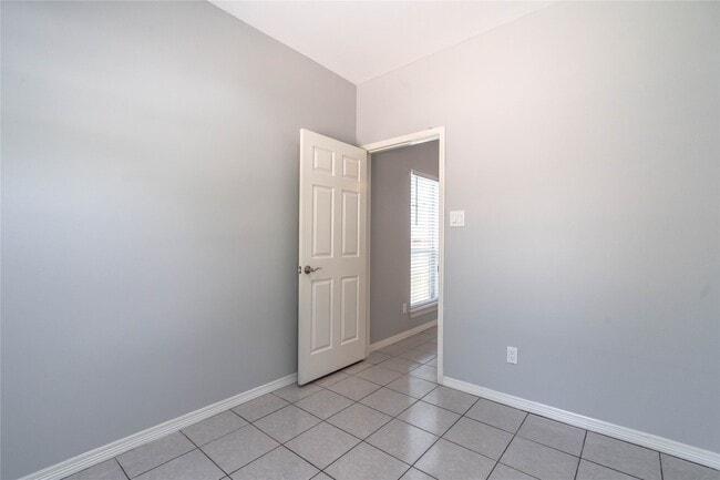 Building Photo - 1122 Ryon St