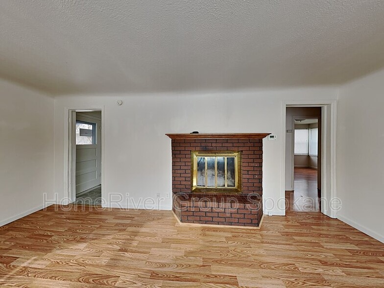Primary Photo - 5311 N Elm St