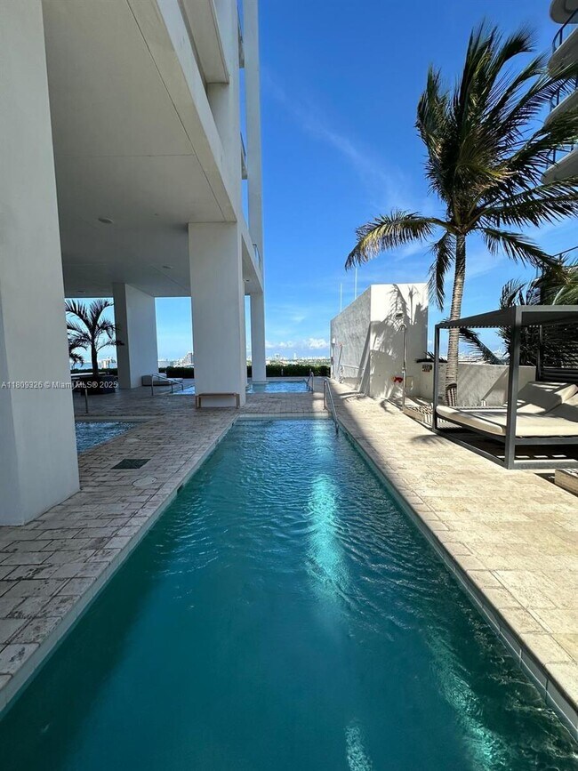Building Photo - 1040 Biscayne Blvd