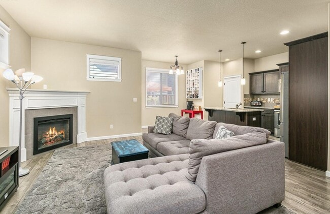 Building Photo - 2833 25th Ave