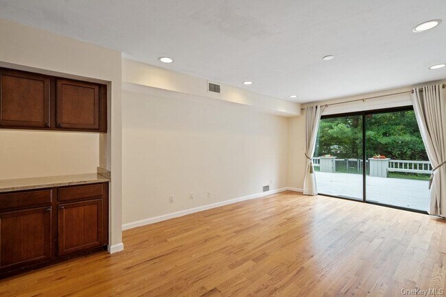 Building Photo - 90 Foxwood Dr
