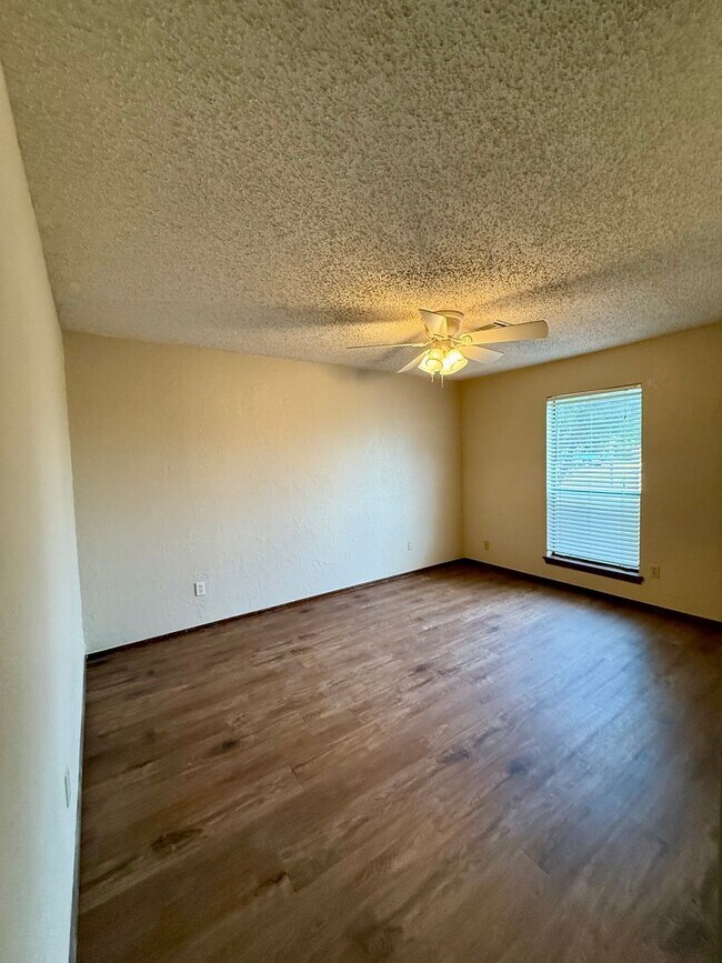 Building Photo - 1368 Cedarbrook Ln