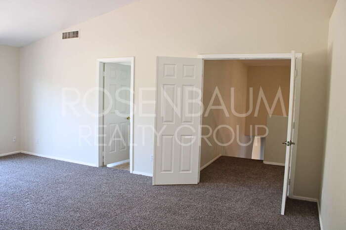 Building Photo - 4632 E Harwell St