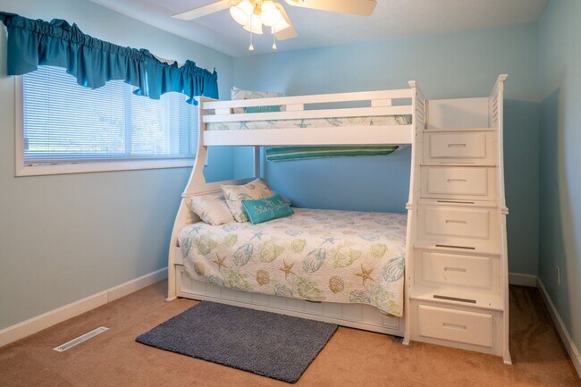 Building Photo - STAY OCEANFRONT FOR THE WINTER!