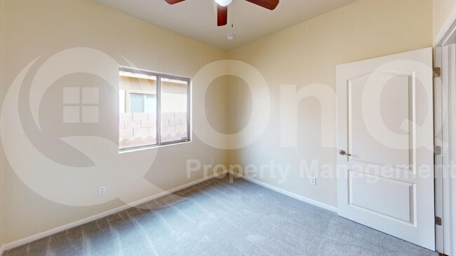 Building Photo - 11886 W Fontenelle Dr